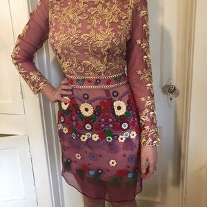Fun appliqué mini dress size 4